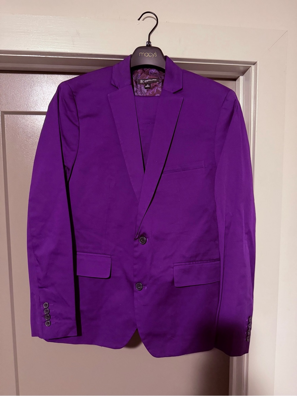 INC International Concepts Purple 2 piece suit 
Blazer M
Pants 32
